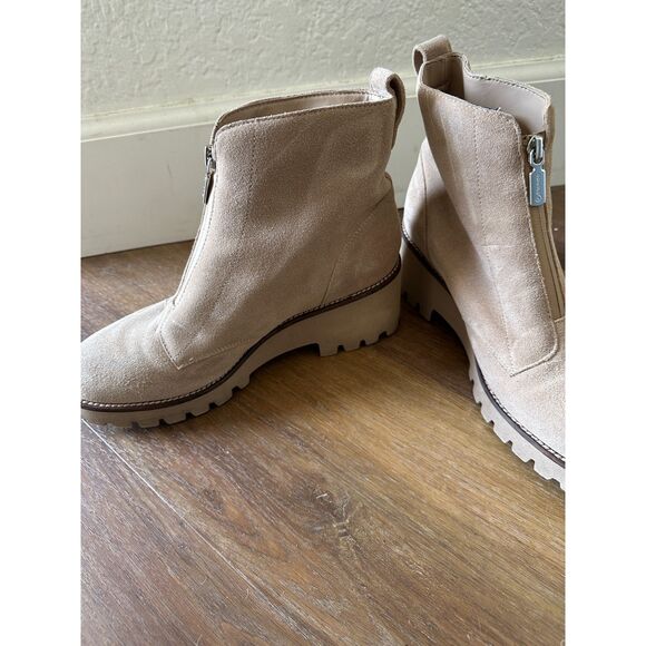 Blondo Drew Waterproof Bootie Size 8.5 Front Zip Lug Sole Ankle Boot - Picture 1 of 7